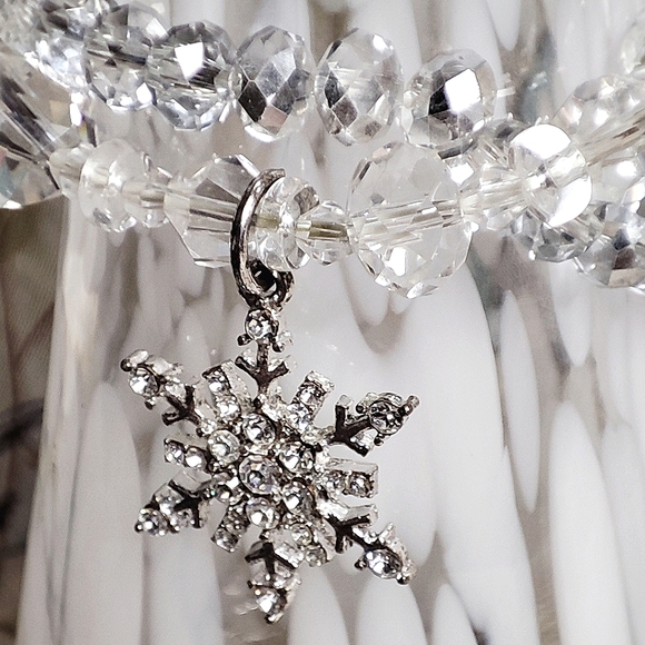 Pair of 2 Clear Faceted Crystal Stretch Bracelets Vintage Silver Tone Snowflake - Picture 4 of 16